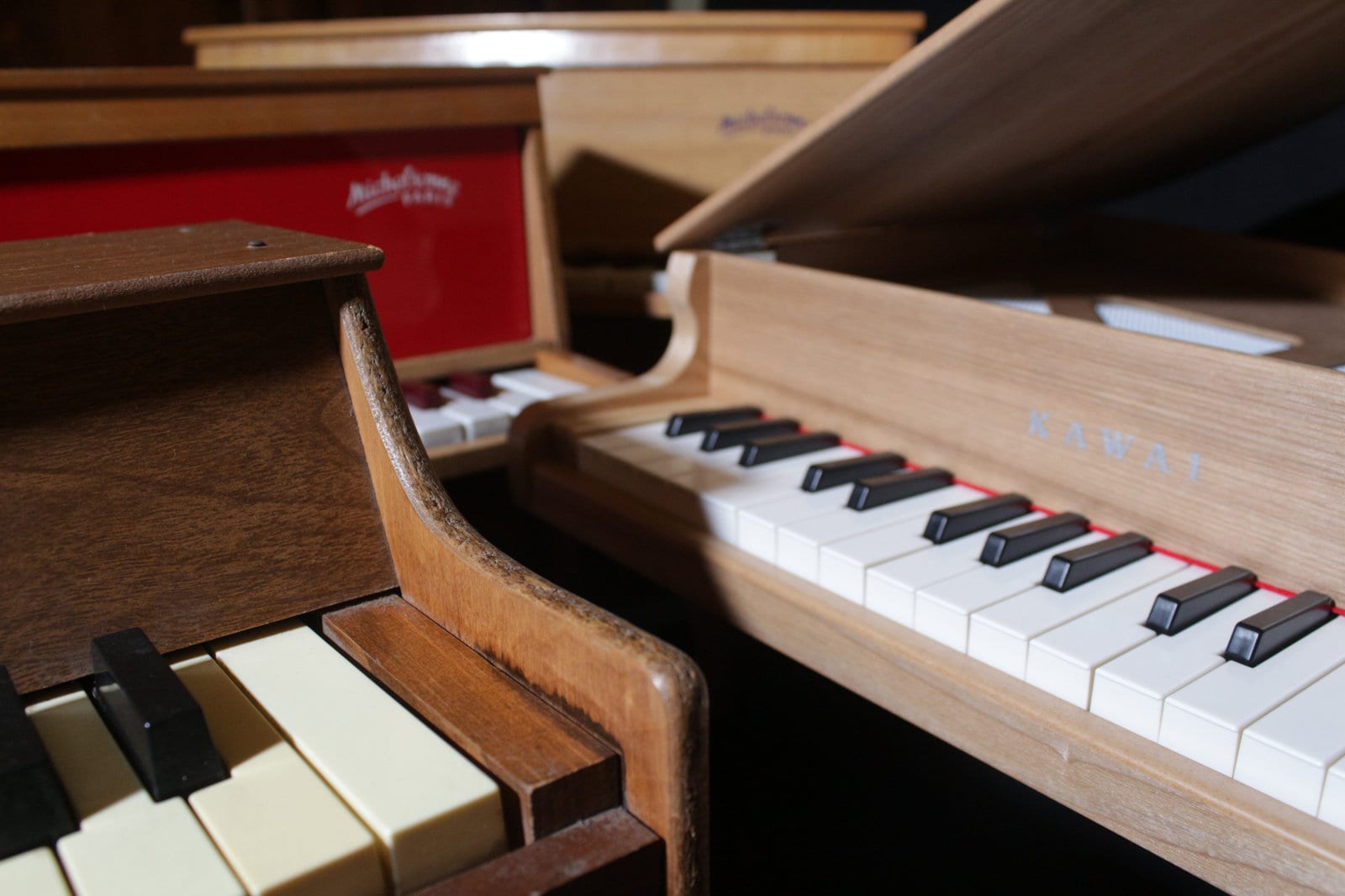 …and other stories: Toy Piano Corner for 5 toy pianos, Histoire du Tango
